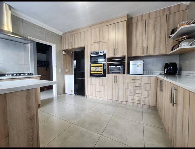 3 BEDROOM TOWNHOUSE FOR SALE IN BRACKENHURST